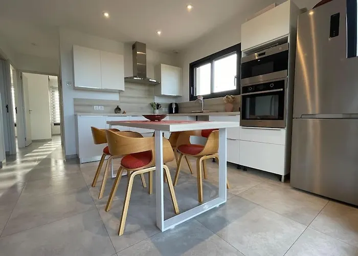 Rez De Machja Vue Et Montagne A 2mn Port